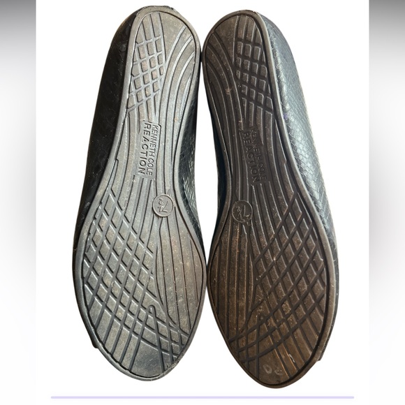 Kenneth Cole Reaction Black Beaded Flats Size 7.5M Textured Slip On Shoes - Picture 7 of 7